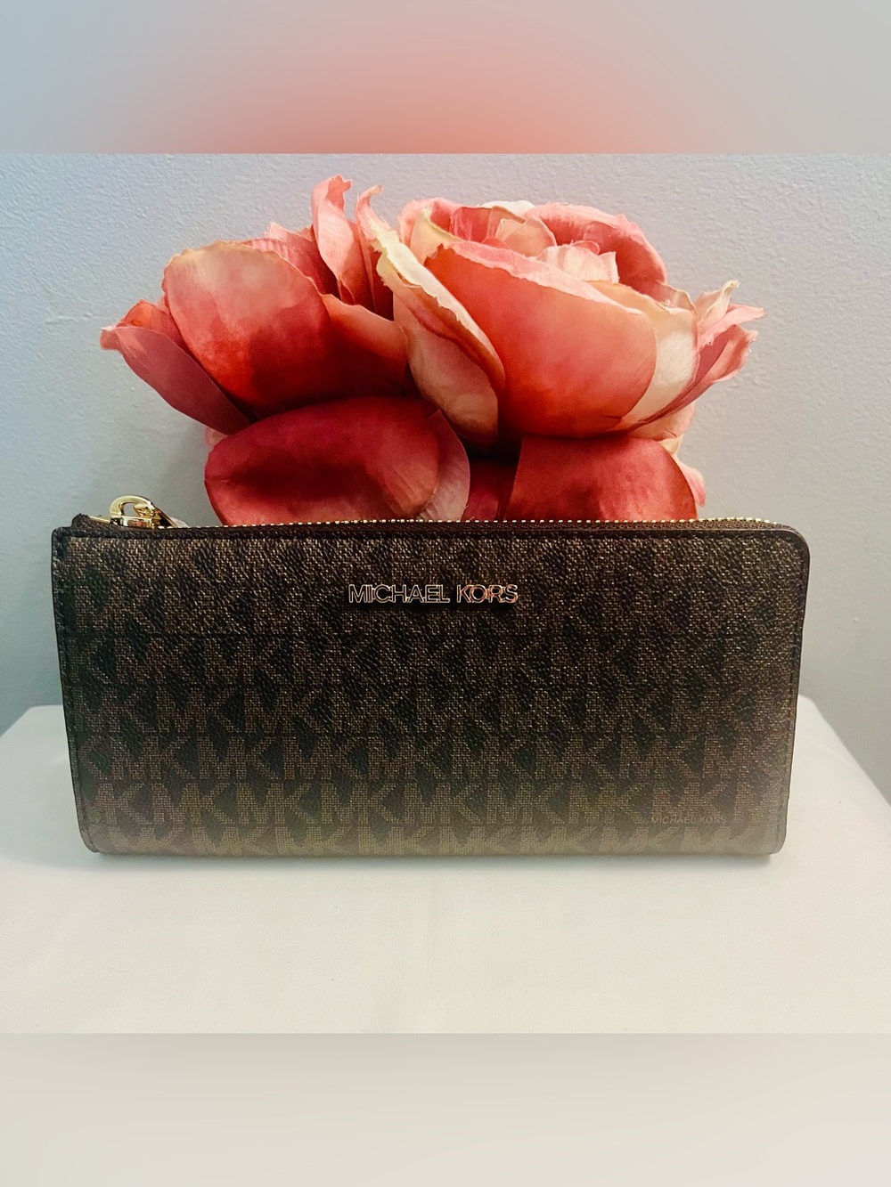 MICHAEL KORS NWT Quarter Zip Jet Set Travel Wallet With The Brown Signature Logo - Picture 3 of 5